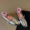 Estilo Novo Primavera 2026 Sapatos de Couro Femininos Estilo Britânico Mary Jane com Tira em T Sapatos Baixos Loafers Versáteis da Moda