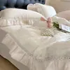Conjunto de cama de quatro peças estilo retrô francês em veludo de leite para outono e inverno, com renda franzida e padrões esculpidos, com lençóis e capas de edredom espessados