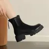 2026 Botines gruesos de suela de plataforma estilo británico, versión coreana moderna y elegante que aumenta la altura, zapatos de moda versátiles con suela de goma