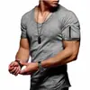 Comercio exterior transfronterizo nueva camiseta de manga corta para hombre estilo europeo y americano cuello en V para hombre color liso ajustada camiseta básica suministro directo del fabricante talla europea