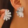 Brincos de sentido de design de liga de estilo frio europeu e americano para mulheres brincos de folha retrô Brincos de moda de joias transfronteiriças para mulheres