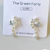 Pendientes pequeños y exquisitos de estilo Mori con forma de luna y estrella azul fresca, combinables con todo, 2024, nuevos pendientes asimétricos de piedra blanca perla.