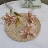 Flor Artificial 3 Cabeças Lírio Pequeno Decoração Janela de Monet Corredor de Casamento Parede de Fundo para Guia Materiais de Flores Flores Artificiais