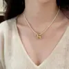 Colar de Pérolas de Pônei Dourado Trazedor de Sorte para Mulheres, Corrente de Clavícula Versátil de Luxo Leve de Nicho, Acessório de Corrente para Suéter Personalizado de Alta Qualidade