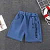Novedad de Verano Estilo Infantil Pantalones Cortos de Mezclilla con Estampado de Dibujos Animados para Niños y Niñas, Estilo Coreano Casual y Versátil Pantalones Cortos de Moda para Bebé
