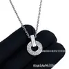 Colar de Moeda de Cobre Redonda V Gold Boge Moeda de Cobre Moeda Cheia de Diamante Concha Branca Escultura Fina CNC Colar de Temperamento para Mulheres Fabricante Atacado