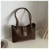 Bolso texturizado al por mayor para mujer, nuevo estilo verano 2026, bolso de hombro con lazo de bufanda de seda, bolso de axila de moda