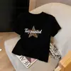 Camiseta Negra de Hombro Normal Manga Corta para Mujer Verano 2026 Nuevo Diseño con Sentido de la Moda Manga Media Única Impresionante Top Delgado