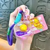 Llavero de TV de patito amarillo vibrante relleno de aceite con licencia oficial transfronterizo, colgante para mochila, regalo de llavero para coche