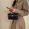 Bolsa Feminina Exclusiva Super Popular 2026 Nova Moda Bolsa Transversal Trançada com Acabamento de Luxo Bolsa de Mão Casual Bolsa Quadrada Pequena