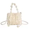 Bolso de Mano Hueco con Perlas Estilo Francés 2025 Nuevo de Moda de Alto Valor Moda Versátil Personalidad Cadena con Cuentas Bolso Cruzado