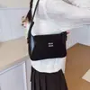 Otoño e Invierno 2025 Nuevo Bolso Casual de Color Sólido Simple para Otoño Bolso de Hombro Cruzado Bolso Elegante de Nicho de Alto Valor
