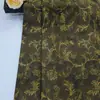 Tecido com estampa floral retrô em duas cores no veludo cotelê, adequado para saias, camisas e casacos femininos de outono e inverno.