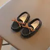 Zapatos de Moda de Cuero Estilo Británico para Niños 2026 Primavera/Otoño Nuevos Mocasines Slip-on de Suela Suave para Niñas Zapatos Individuales con Lazo