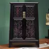 Gabinete de Almacenamiento Completamente Tallado a Mano con Decoraciones de Relieve de Figura Hueca por Ambos Lados y Herrajes de Latón para Sala de Té y Estudio