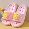 Pantuflas de Verano Antideslizantes Huecas de Secado Rápido de Dibujos Animados de Eva para Niños, para Uso en el Baño de Niñas