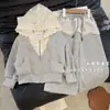 Novo Conjunto de Roupas para Meninas da Primavera Jaqueta Estilosa Cardigan de Renda Infantil Sudadera com Capuz de Duas Peças para Primavera e Outono