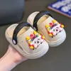 Zuecos de Dibujos Animados para Niños Modelo Nuevo 2026 Niños y Niñas Zapatos de Verano para Exteriores Playa Zapatos Cerrados al Frente Venta al por Mayor