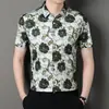 Camisa Floral de Manga Curta para Homens de Meia-Idade Verão 2025, Solta, Sem Passar, Camisa Casual de Seda Gelada de Manga Meia-Manga, Camisa de Pai