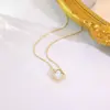 Colar Trevo da Sorte de Quatro Folhas Ouro Real Galvanizado em Toda a Peça Aço Titânio Dupla Face Madrepérola Luxo Acessível Corrente de Clavícula Estilosa Elegante Moda