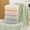 Toalla de Baño Gruesa de Coral Fleece, Suave y Absorbente, No Suelta Pelo Fácilmente, Delicada y Amigable con la Piel, Toalla de Baño Grande al por Mayor, Se Puede Usar como Bata de Baño