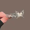 Pinza para el pelo de flecos de alta gama estilo Ins, pinza de pico de pato, moderna y simple, elegante diseño de mariposa y flor, pinza lateral de aleación de plata