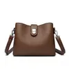 Bolsas de Mujer Transfronterizas 2025 Nuevo Estilo Coreano Bolso Silla Simple Elegante Bolso Cruzado para Viajero de Negocios Hombro Axila Venta al por Mayor