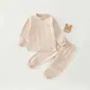 Conjunto de calça comprida de algodão colorido A-grade para bebê outono, conjunto de roupa íntima listrada sem costura para bebê, roupa quente caseira amiga da pele para recém-nascido primavera e outono