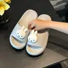 Novas chinelos de verão para casa de casal, para banheiro feminino, sandálias simples de banho domésticas antiderrapantes em EVA, atacado