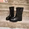 Botas de moda com fivela de metal 2026 estilosas, modernas, novas botas de moto, botas curtas, botas de cavaleiro, estilo hot girl, botas justas, sapatos femininos