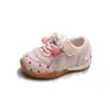 Zapatillas para niños colección otoño 2026: Zapatos casuales de doble malla, dulces y elegantes, con ribete de volantes y detalles de lazo, perfectos para correr de niñas.