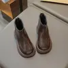 Botas de Cuero para Niñas 2026 Otoño/Invierno Nuevos Estilo Coreano Modernas Botas Martin Versátiles Retro Cierre Trasero Botas Pequeñas de Cuero