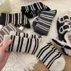Meias de algodão para outono e inverno, meias listradas para mulheres, meias de cano médio, espessadas e forradas com fleece, listras verticais, estilo japonês, esportivas, meias longas confortáveis para o inverno