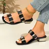 Zapatos de tirante único transfronterizos europeos y americanos 2026 Decoración metálica Zuecos de tacón grueso europeos y americanos Zapatos en forma de Y para mujer Venta al por mayor europea y americana Tallas grandes