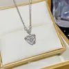 Colar com Pingente Estrela Coração Doce Fofo Animado Feminino Luxo Leve Temperamento de Alta Classe Versátil Corrente para Clavícula de Aço Titânio Atacado