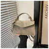 Moda de Celebridade da Internet Simples e Estilosa Bolsa Pequena para Mulheres Nova Versátil Primavera/Verão 2026 Bolsa Quadrada Pequena de Ombro Transversal Ins
