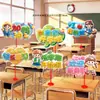 Decorações de Sala de Aula para Ensino Fundamental e Jardim de Infância para o Início do Ano Letivo, Enfeites de Mesa, Placas de Mão e Montagem de Ambiente para a Temporada de Volta às Aulas