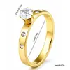 Anillo de mujer de acero de titanio con incrustaciones de circonita, no se decolora, de lujo ligero, superventas transfronterizo, suministro de anillo con incrustaciones de diamante para parejas europeas y americanas
