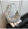 Bolso bandolera versátil de alta gama, casual de nicho, estilo dulce de lazo simple popular de este año, portátil, en forma de media luna