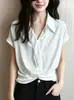 Elegante camisa blanca de manga corta retorcida para mujer, nueva tendencia de nicho para el verano de 2026, top ajustado con cuello que luce juvenil