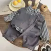 Conjunto de Terno para Meninos Primavera Outono Estilo Britânico Bordado Estilo Academia Colete Vestuário Formal para Apresentações e Eventos Infantis Conjunto de Três Peças