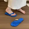 Chuyuji Sandálias de dedo vermelhas coreanas para mulheres, sandálias de dedo da moda para o verão ao ar livre, estilo de férias na praia, sola plana macia