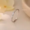 Anel aberto S999 de prata pura cravejado com zircônia para mulheres, aro fino simples, anel versátil, design de nicho, joias de prata esterlina atacado