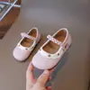 Zapatos de vestir para niña 2025 primavera y otoño nuevos flor bordada estilo chino zapatos de baile zapatos de princesa suela blanda zapatos pequeños de cuero tendencia