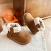 Botas de nieve cálidas con forro de polar para niños, nuevo estilo de invierno 2026, unisex, de suela suave, versátiles, modernas y botas cortas de suela gruesa