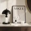 Juego de decoración de escritorio de alta gama para sala de estar y dormitorio, creando una decorativa y atmosférica foto de marco minimalista en blanco y negro estilo francés con alto valor estético.