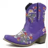 Modelo de comercio exterior otoño 2026 zapatos de mujer, punta fina bordados 40-43 talla grande botas de cuero, botines cortos estilo Martin para mujer