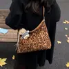Bolsa Tote de Gran Capacidad Estilo Coreano Retro para Mujer 2025 Otoño Nueva Moda Casual para Viajar al Trabajo Bolso de Hombro Cruzado