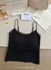 W025 Camisola bonita de alta qualidade, estilo coreano, simples, com retalhos de renda, luxo leve, com bojos fixos, top interno suave