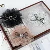 Pinza para el pelo con lazo de flor de organza con estampado de lunares, adornos de pedrería y borlas de perlas, accesorio de pinza de tiburón de pedrería, accesorio de horquilla